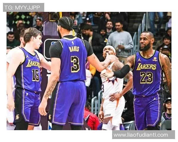 戴维斯带领湖人对决快船精彩集锦回顾与分析