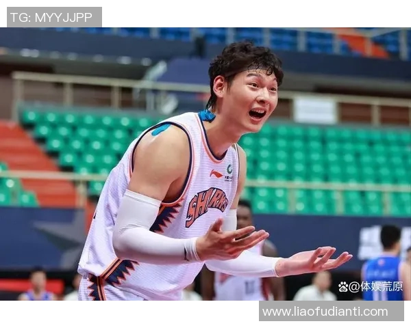 王哲林领衔中国男篮新征程展现实力与决心的精彩瞬间 王哲林领衔中国男篮新征程展现实力与决心的精彩瞬间